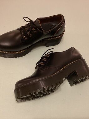 Dr. Martens Leona shoes, NEW
